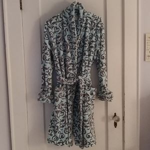 Ellen Tracy Comfy Bathrobe / Size Medium